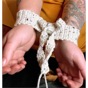 Crochet wrist restraints