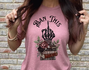Chemise unisexe de livres interdits, je suis avec le banni, cadeau d'amant de livre, lire des livres interdits, chemise de livre d'Halloween, tee-shirt squelette d'Halloween,