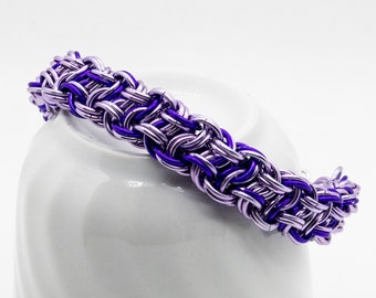 Vipera Berus kinged en violet