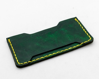 Portefeuille de poche avant minimaliste à profil mince, cuir avant de cheval Horween bronzé à l’huile, teint en vert avec surpiqûres jaunes