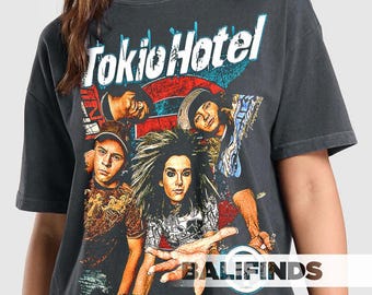 Camiseta vintage da banda Tokio Hotel, produtos oficiais da Tokio Hotel, camiseta com estampa gráfica do pôster da Tokio Hotel.