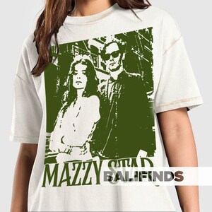 Camiseta unisex de la banda de rock Mazzy Star, merchandising de Mazzy Star, diseño de póster de la banda de los 90 de Mazzy Star, camiseta gráfica con identificación de regalo imagen 2