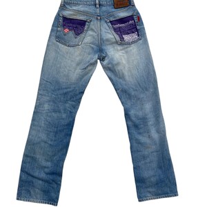 Pantalones vaqueros Wrangler Japan vintage de los 90, desgastados, talla 31, estilo punk patchwork, denim, pierna recta, grunge, con gráficos de archivo.