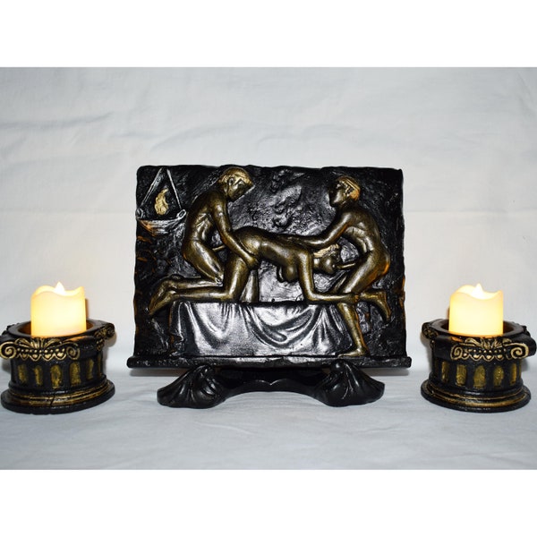Erotik 6-Teile SET Relief antike griechische Orgie Fresko Figur Akt Skulptur mit Ständer 2 Ionische Teelicht Kerzenständer 2 Led Kerzen (3S)