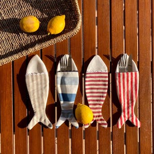 Wasbare stoffen bestekhouder in de vorm van een vis – Mediterrane stijl – Strandtafeldecoratie – Zomerse bestekhouder