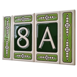 Azulejos de cerâmica pintados à mão com números - Atalaya verde 11 x 5,5 cm com molduras de filigrana de metal opcionais