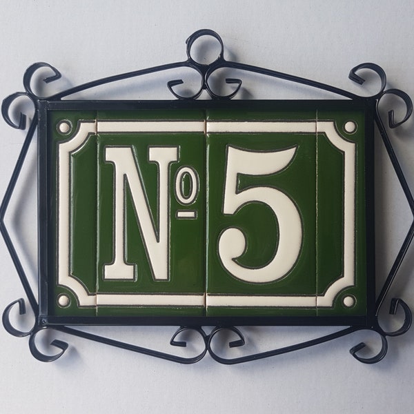 Franse groene nummertegels - Handgeschilderd met optionele metalen filigraanframes - Uniek 11x55cm woondecoratie