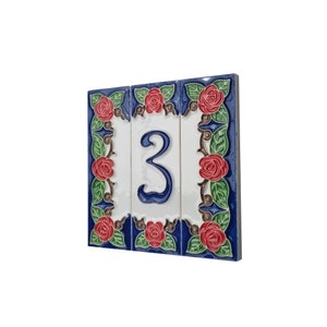 Números de casa de cerâmica italiana pintados à mão - 10 x 3,3 cm Rosa vermelha com azul
