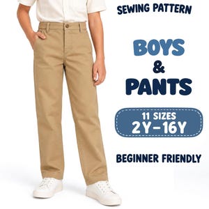Peut inclure: Un patron de couture pour pantalon avec le texte SEWING PATTERN BOYS & PANTS 11 SIZES 2 Y-16 Y BEGINNER FRIENDLY. L'image montre un pantalon beige avec une fermeture à bouton, des passants de ceinture et des poches latérales, porté avec une chemise blanche.