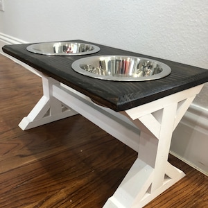 Medium Raised Dog Feeder