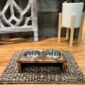 Small dog/cat feeder stand