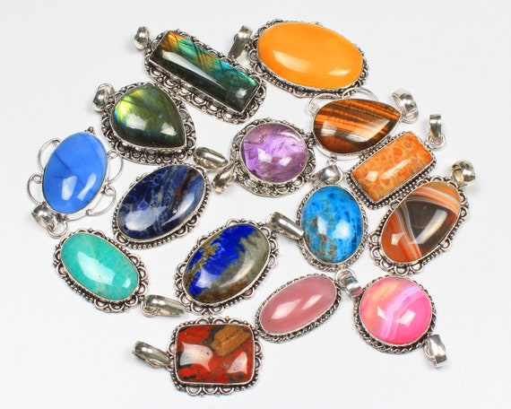 Deago Multicolor 24pcs Bullet Shape Healing Pointed Chakra Pendants Quartz Crystal  Stone Charm Randow Color for Necklace Jewelry Making - Walmart.com