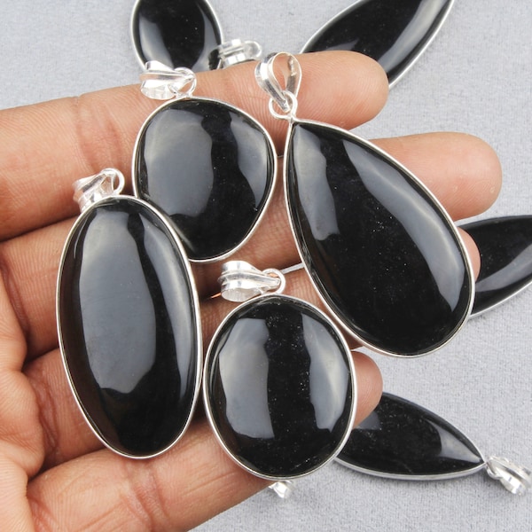 Colgante de ónix negro estilo bohemio chic: collar artesanal con piedras preciosas bañadas en plata