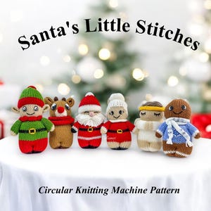 Peut inclure: Un ensemble de six décorations de Noël en tricot, comprenant le Père Noël, un lutin, un renne, un ange, un bonhomme en pain d'épices et un bonhomme de neige. Les décorations sont toutes réalisées à l'aide d'une machine à tricoter circulaire et sont parfaites pour décorer votre sapin de Noël.
