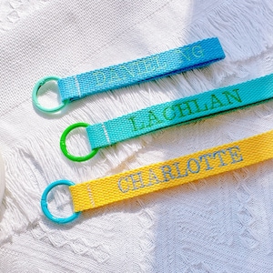 Etiqueta de nombre de bordado personalizado, etiqueta de nombre de escuela, regreso a la escuela, etiqueta de bolsa de carta, etiqueta de equipaje de viaje, etiqueta de bolsa de escuela preescolar, azul amarillo verde