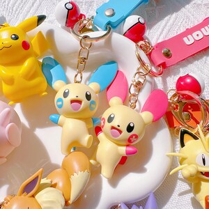Benutzerdefinierte Schlüsselbund - personalisierte Stickerei Name und Nummer Taschenanhänger, benutzerdefinierte Schlüsselanhänger mit gesticktem Namensschild, personalisierte Geburtstagsgeschenke
