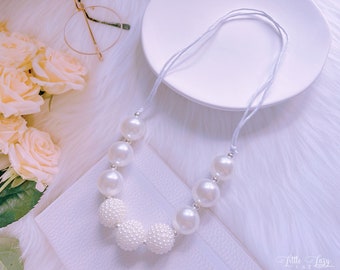 White Adjustable Chunky Bubblegum Necklace, Baby Girl Bubblegum Bead Necklace, Girls Chunky Necklace, Toddler Big Bead necklace, Baby Gift