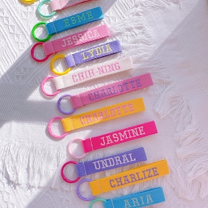 Vet lettertype Gepersonaliseerde borduurnaam OF -nummer taslabel, rugzaklabel, aangepaste sleutelhanger, lunchboxlabel, fleslabel, bagagelabel, kindercadeaus