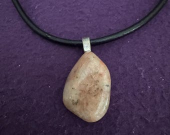 Earthstone Necklace on Leather Cord – Natural Simplicity and Grounding Energy