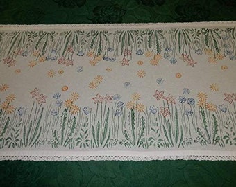 Table runner dandelion hand printed with crochet border