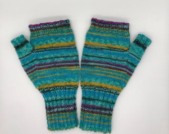 Cuffs market women's gloves hand knitted