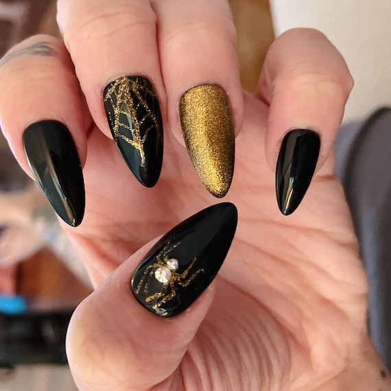 MADE TO ORDER - Sparkle Spiders - Gold and Black - Handpainted Spooky Press  on Nails Frilled to Death Halloween Nails - Etsy