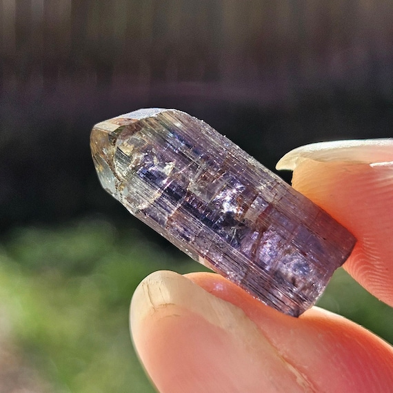 Pleochroic Tanzanite Specimen (13 ct)