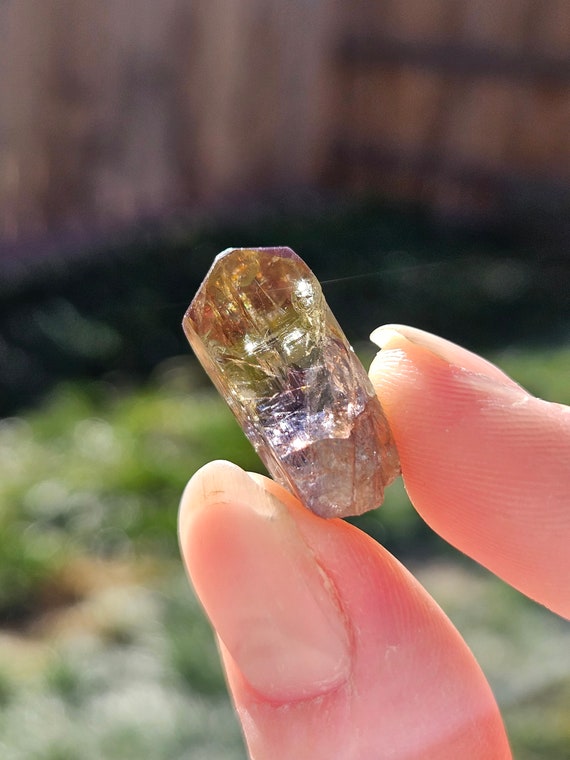 Ultra Clear Pleochroic Tanzanite Specimen (4.43 grams)