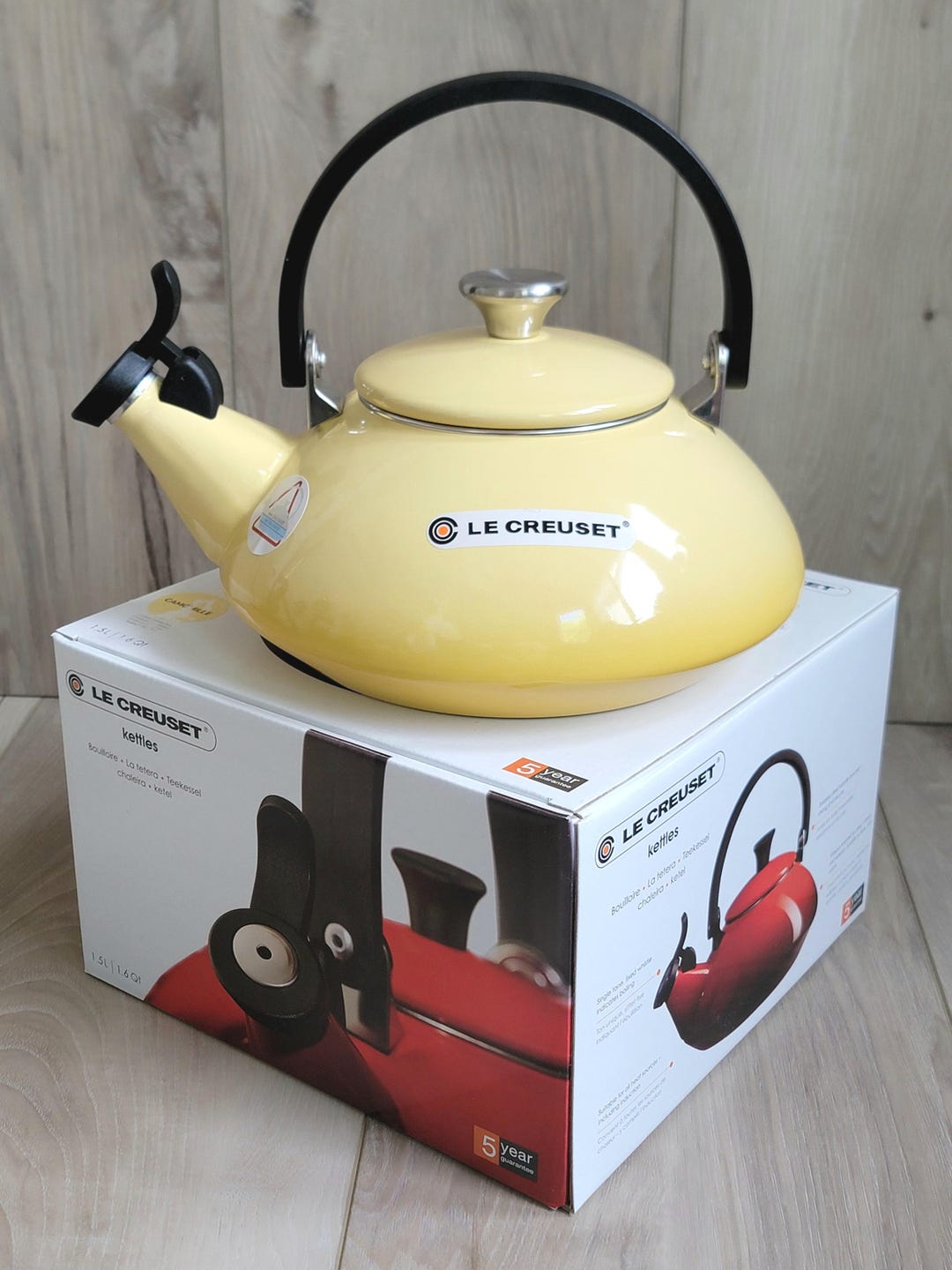 Le Creuset Zen Whistling Tea Kettle 1.5L / 1.6qt SS Knob NIB