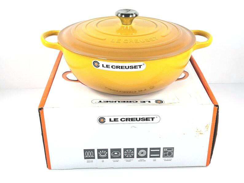 Le Creuset 7.25 Qt. Round Signature Dutch Oven - Thumbnail 4