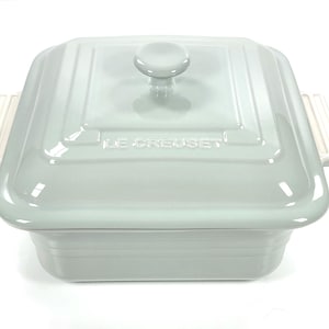 Le Creuset Stoneware Classic Square Baking Dish 23cm / 3L With Lid