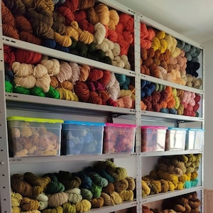 Gomitoli di pura lana vergine da 150 g - Filato di lana Tapestry Arraiolos - Filato di lana rustico per lavori a maglia, uncinetto e ricamo Tapestry - Tonalità da 507 a 594