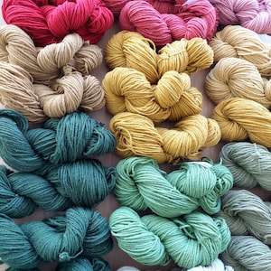 Matassine da 150 g di pura lana vergine - Lana Tapestry Arraiolos - Filato di lana rustica per maglieria all'uncinetto e ricamo per arazzi - Tonalità da 595 a 701