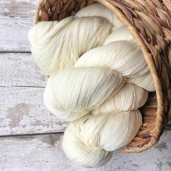 Undyed 100% Merino Wool Yarn Sock Yarn - Raw White Wool Hanks for Dyeing - Superwash 4ply - Yarn for hand dye