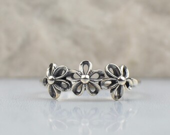 Sterling Silver Daisy Ring, open flower ring, give you flowers ring, love flower ring, gift for her, Daisy thumb ring