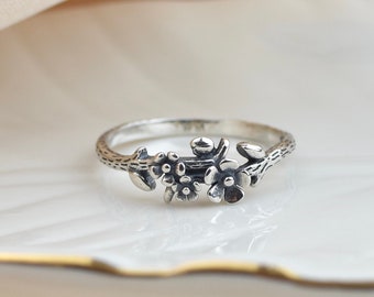 Dainty Flower Branch Ring, thumb flower ring, petite stacking Daisy ring, gift for her, mid flower ring