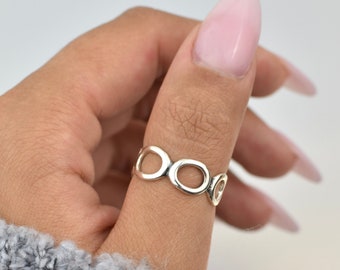 Silver Bubble Thumb Ring, sterling silver rings, thumb ring for women, open circle silver ring, bold silver rings, trendy rings for women