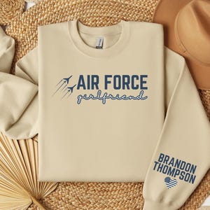 Sweat-shirt petite amie personnalisé fier de l'armée de l'air, pull petite amie de l'armée de l'air, chemise petite amie de l'armée de l'air, cadeaux petite amie militaire, présentation