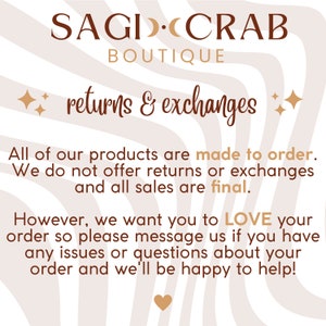 Puede incluir: Un gr&aacute;fico con un fondo de rayas marrones y blancas. El texto "SAGD CRAB BOUTIQUE" est&aacute; en la parte superior del gr&aacute;fico. El texto "returns & exchanges" est&aacute; en la parte media del gr&aacute;fico. El texto "All of our products are made to order. We do not offer returns or exchanges and all sales are final. However, we want you to LOVE your order so please message us if you have any issues or questions about your order and we'll be happy to help!" est&aacute; en la parte inferior del gr&aacute;fico.