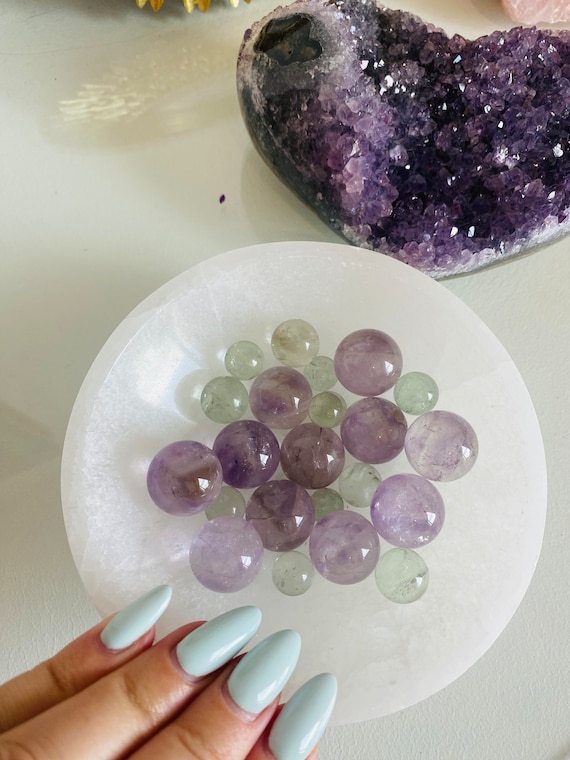 プラシオライトグリーンアメジストミニスフィア：ブラジルの宝物