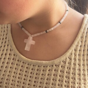 Andligt rosenkvarts-korskristall s925 barnhalsband