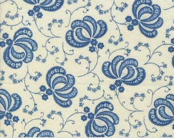 Malvarrosas y rosas en flores azul cielo Bunny Hill Designs para Moda 3051 11