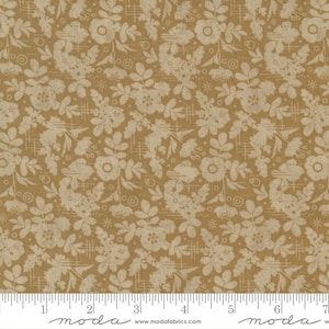 Może przedstawiać: Beżowy materiał z białym wzorem kwiatowym. Materiał ma subtelną fakturę i powtarzający się wzór małych kwiatów i liści.