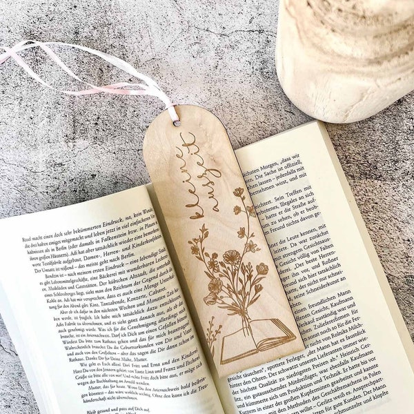 Weihnachtsgeschenke für Mama: Lesezeichen aus Holz - das perfekte Bücherwurm Geschenk. Geschenkidee für Frauen und Mütter zum Fest