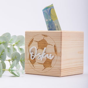 Hucha de fútbol, hucha con balón de fútbol, hucha personalizada, hucha con cerradura, hucha para niños, regalo de bebé, regalo de bautizo