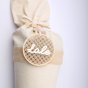 Étiquette cadeau sac à sucre / étiquette nominative inscription scolaire 2024 / étiquette pour sac à sucre en bois avec nom, motif rotin avec écriture acrylique