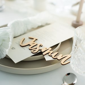 Table name plate, guest gifts, place card, wooden lettering with guest name for wedding and other occasions, table name plate