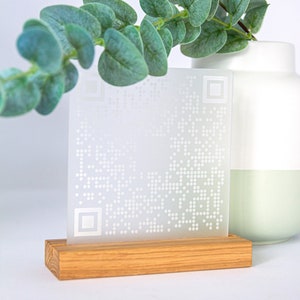 QR Code Aufsteller für Webseite / QR Code zum Abscannen / Firmenaufsteller / Paypal Link Aufsteller / QR Code für Kunden mit Eiche Sockel