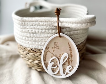 Panier de Pâques / Panier de Pâques pour enfants avec pendentif de Pâques personnalisé en différentes formes comme lapin ou œuf en bois et acrylique blanc