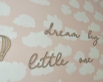 Letras para la pared de la habitación infantil / Sueña en grande, pequeño/a / Decoración de pared de madera / Decoración de habitación infantil / Decoración de habitación infantil